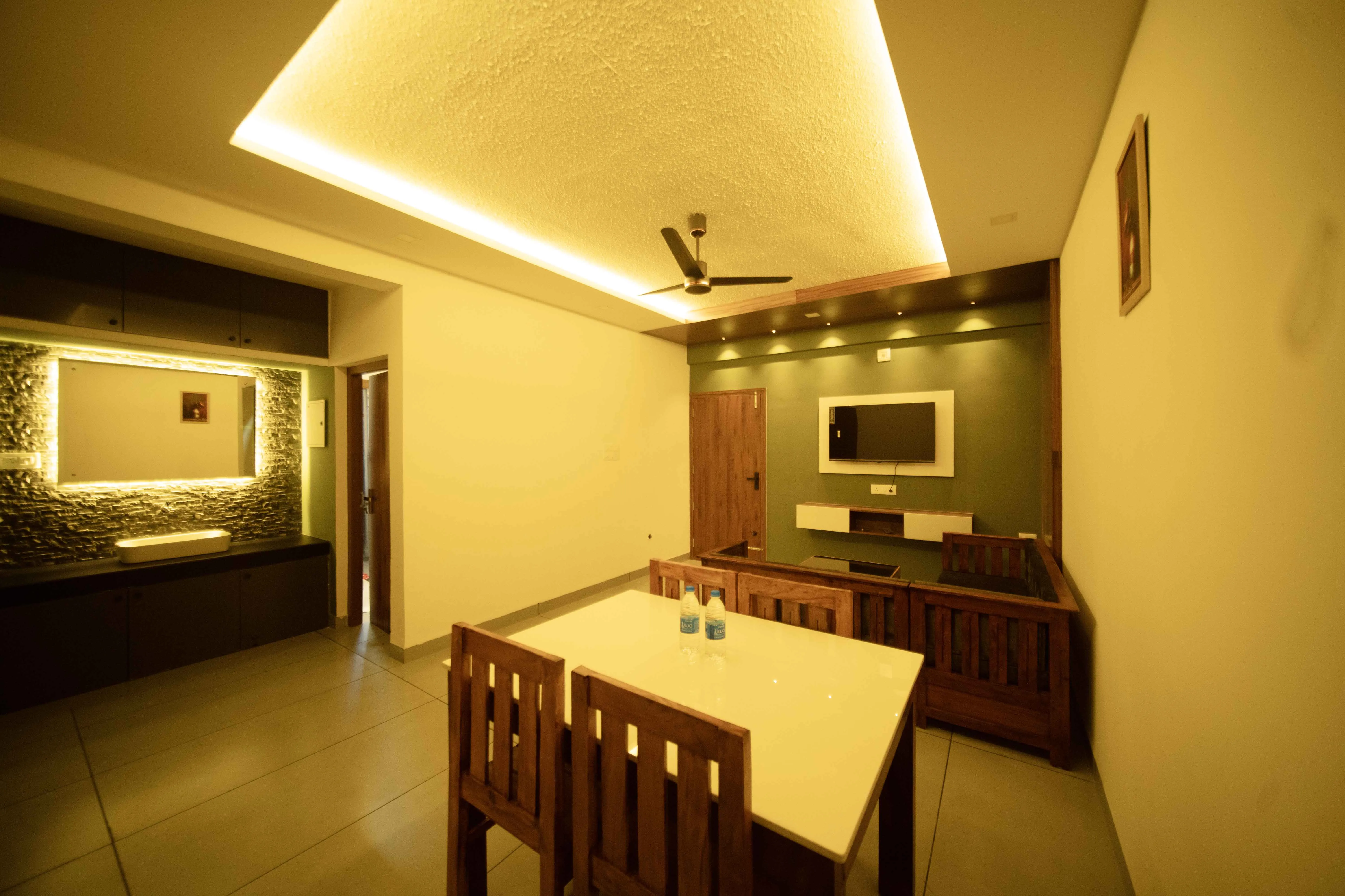 Spezio Apartments spacious hall area